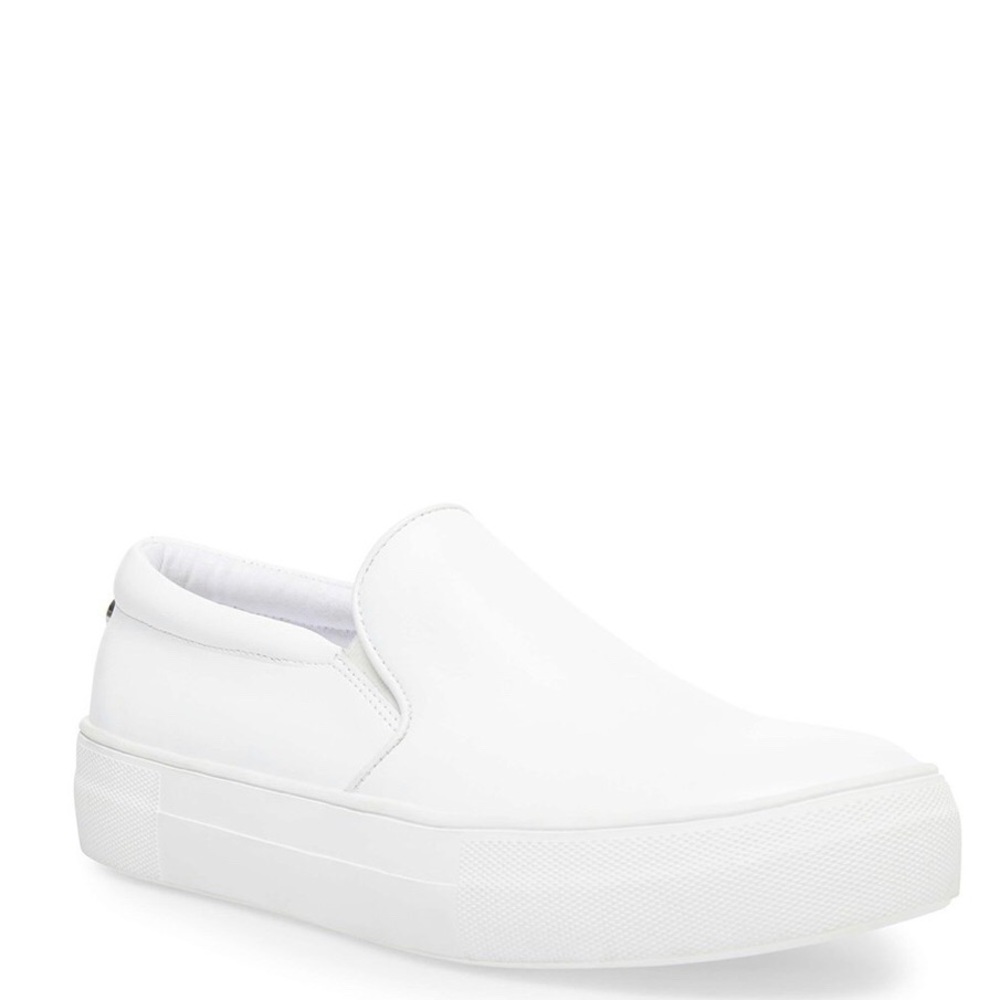 White Steve Madden Gills slip-on sneakers, size 6